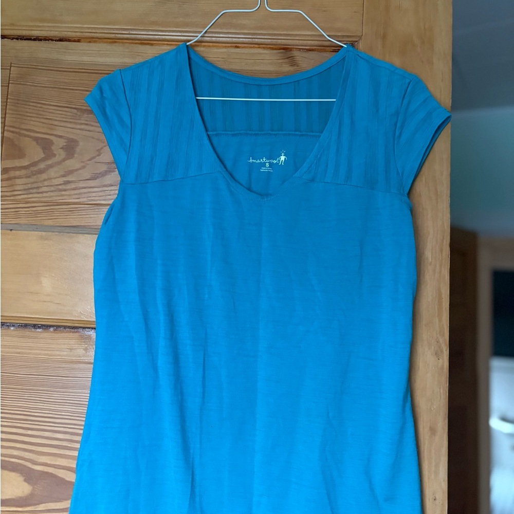 Smartwool Blue. Short Sleeve V-Neck Top